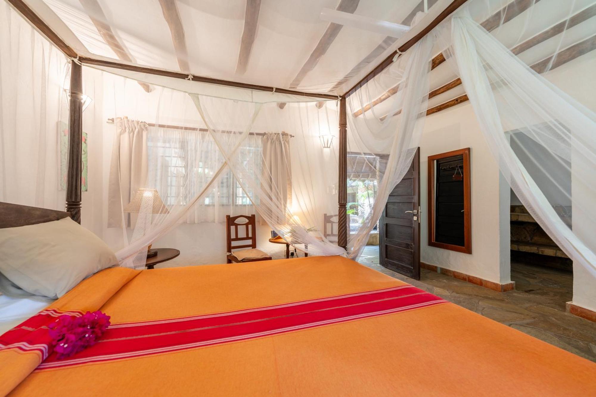 Diani Marine Divers Village Diani Beach Bagian luar foto