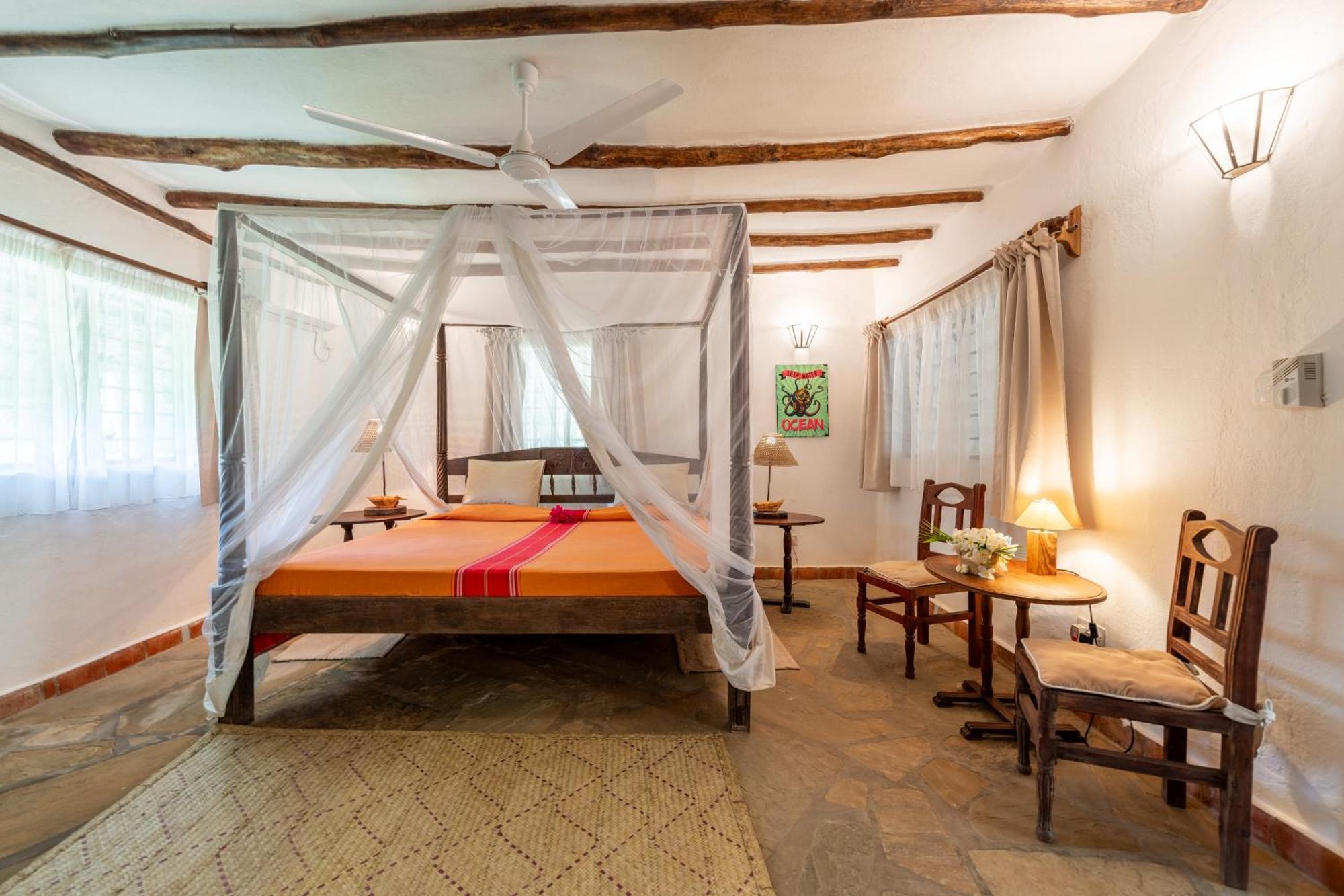 Diani Marine Divers Village Diani Beach Bagian luar foto