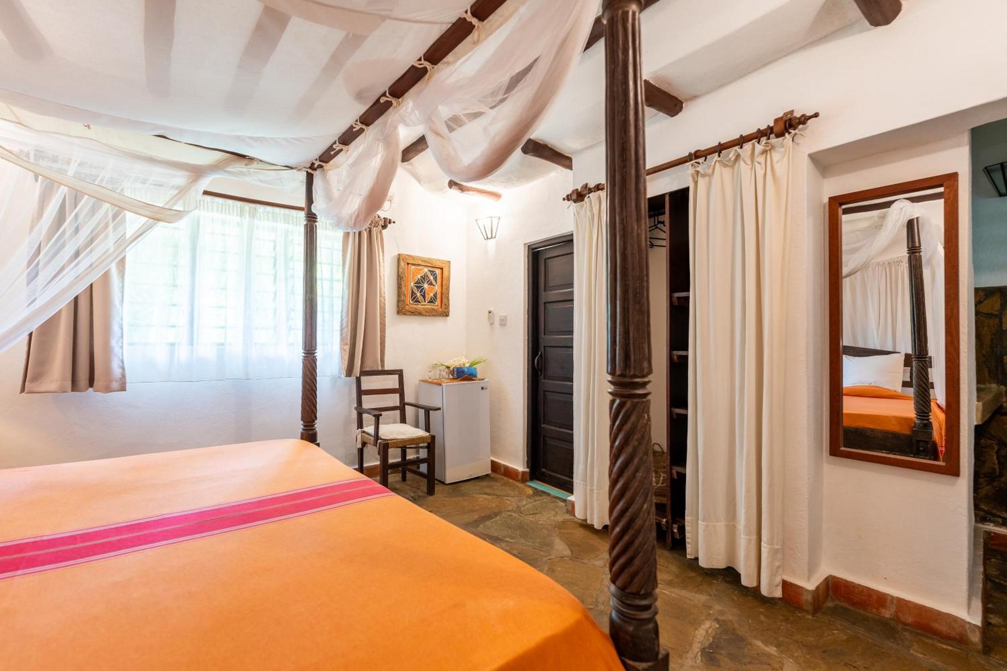 Diani Marine Divers Village Diani Beach Bagian luar foto