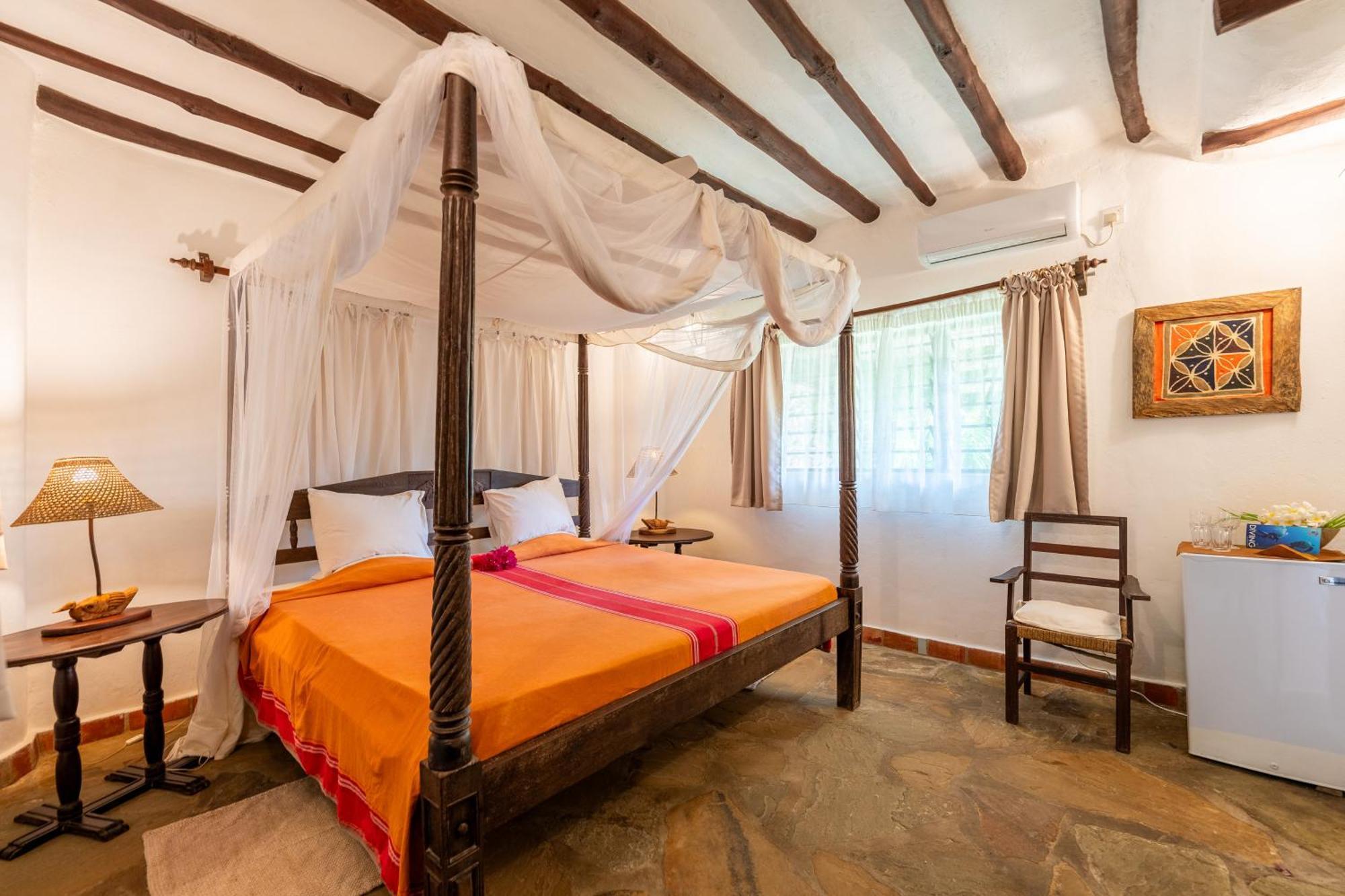 Diani Marine Divers Village Diani Beach Bagian luar foto