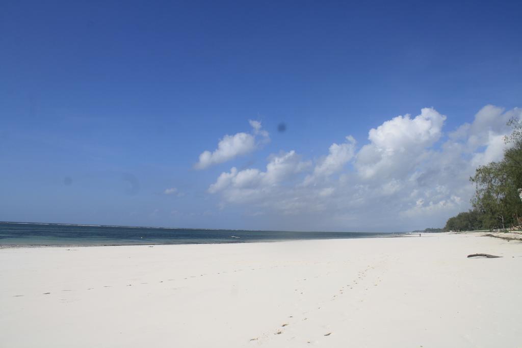 Diani Marine Divers Village Diani Beach Bagian luar foto