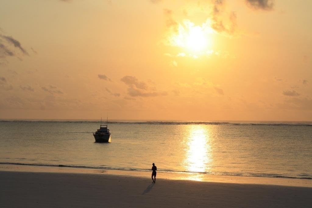 Diani Marine Divers Village Diani Beach Bagian luar foto